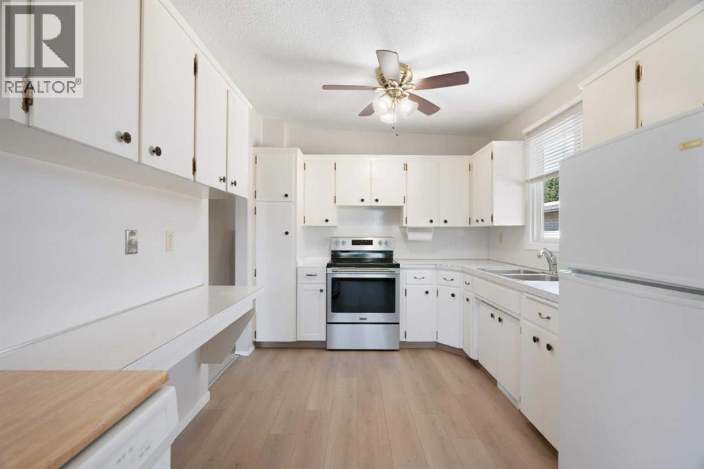 Photo 4 of 11741 Canfield Road Sw, Calgary AB