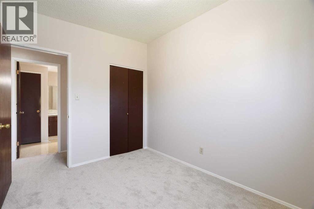 Photo 11 of 11741 Canfield Road Sw, Calgary AB