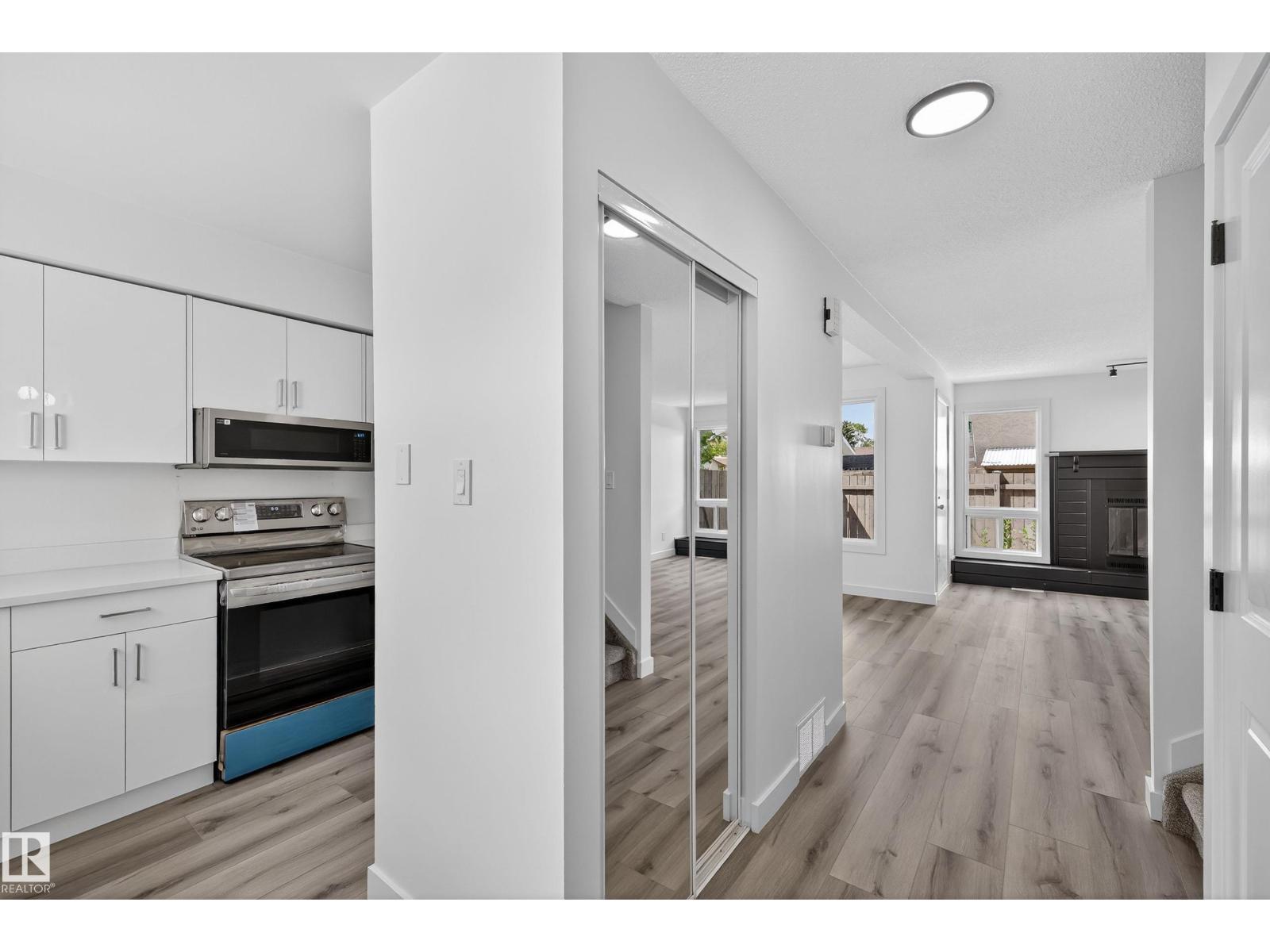 Photo 5 of 17136 100 St Nw, Edmonton AB