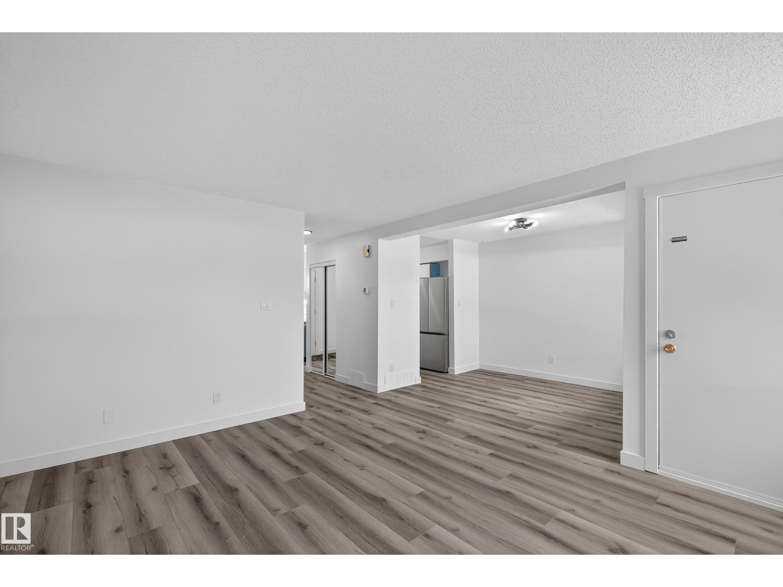 Photo 12 of 17136 100 St Nw, Edmonton AB
