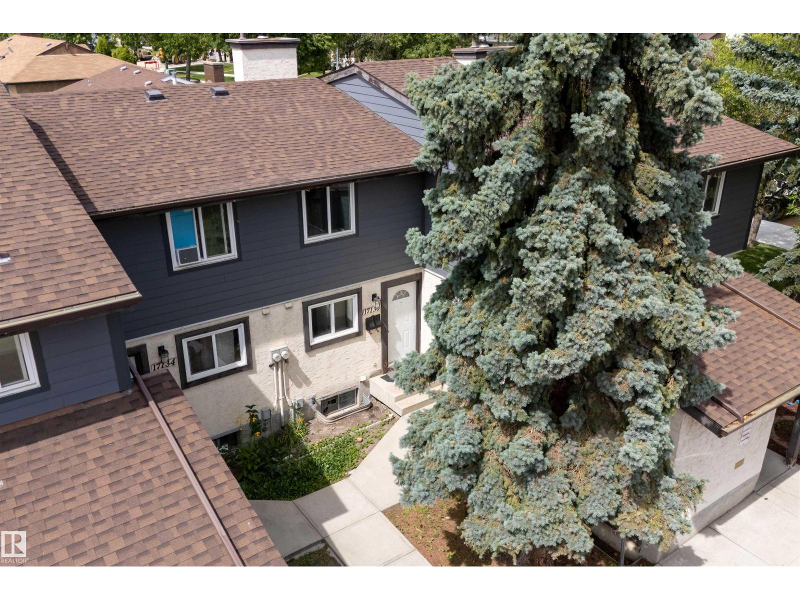 Photo 2 of 17136 100 St Nw, Edmonton AB