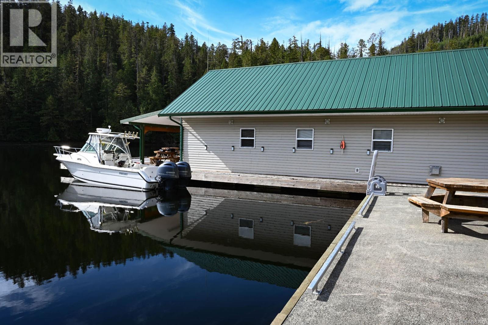 00 Tlupana Inlet, Gold River