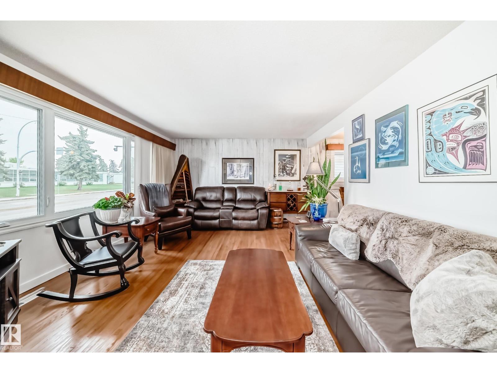 Photo 12 of 7012 132 Av Nw, Edmonton AB