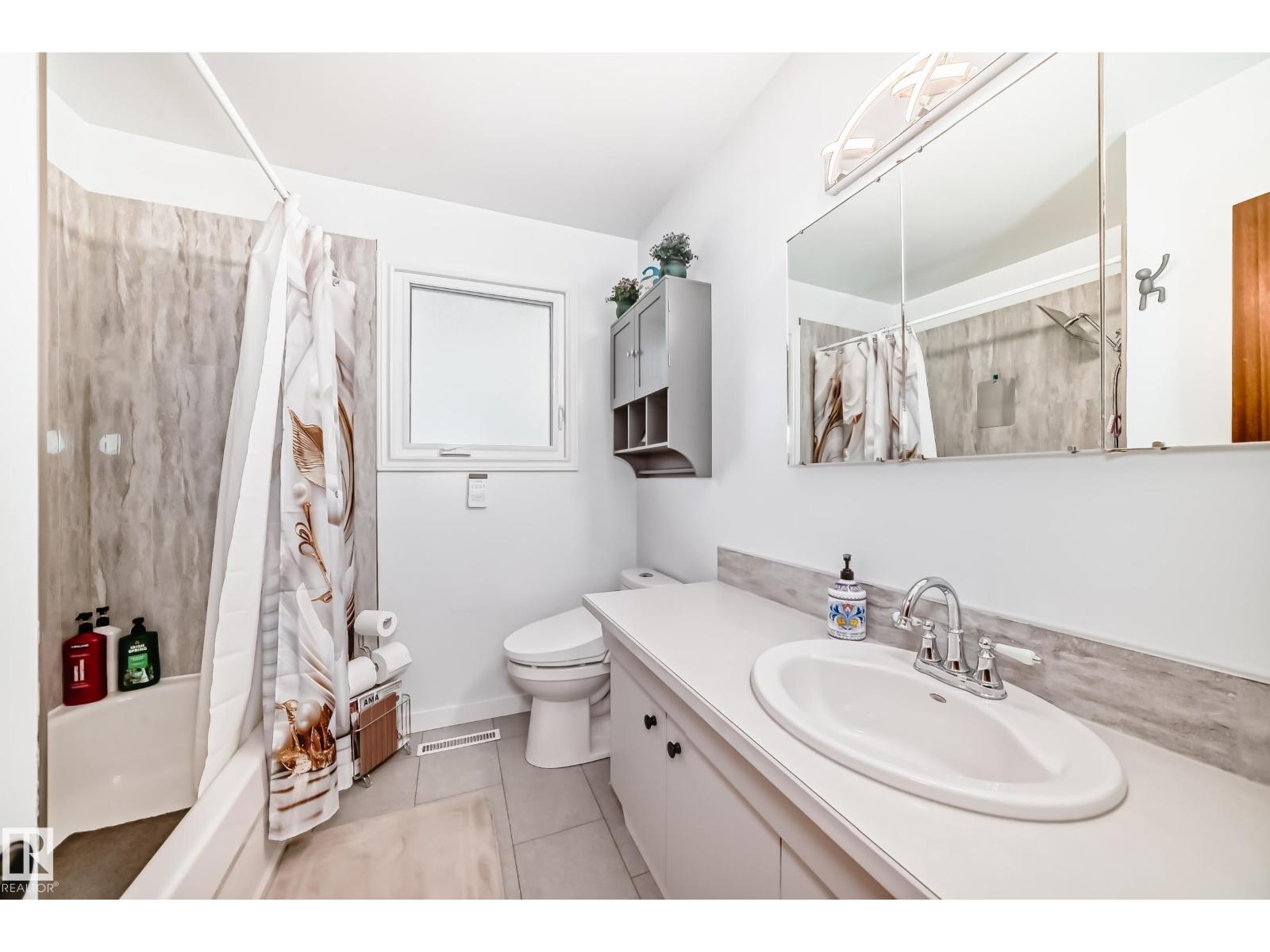Photo 26 of 7012 132 Av Nw, Edmonton AB