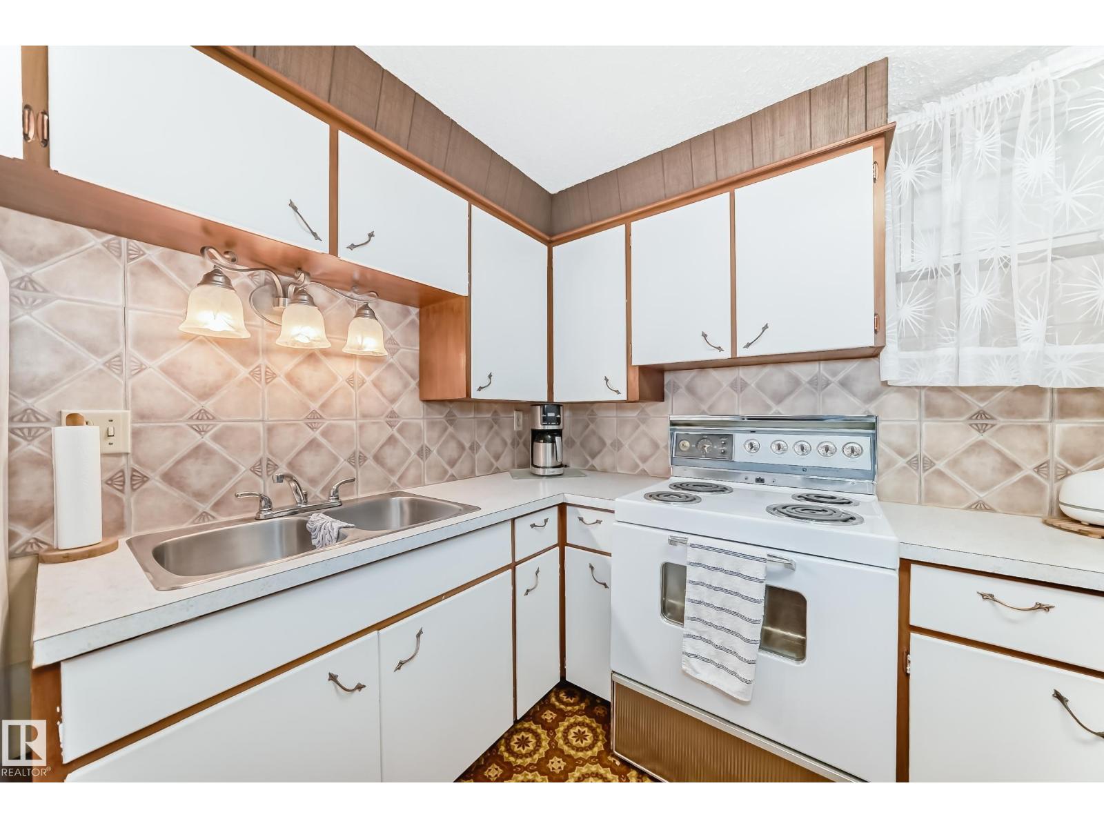 Photo 33 of 7012 132 Av Nw, Edmonton AB