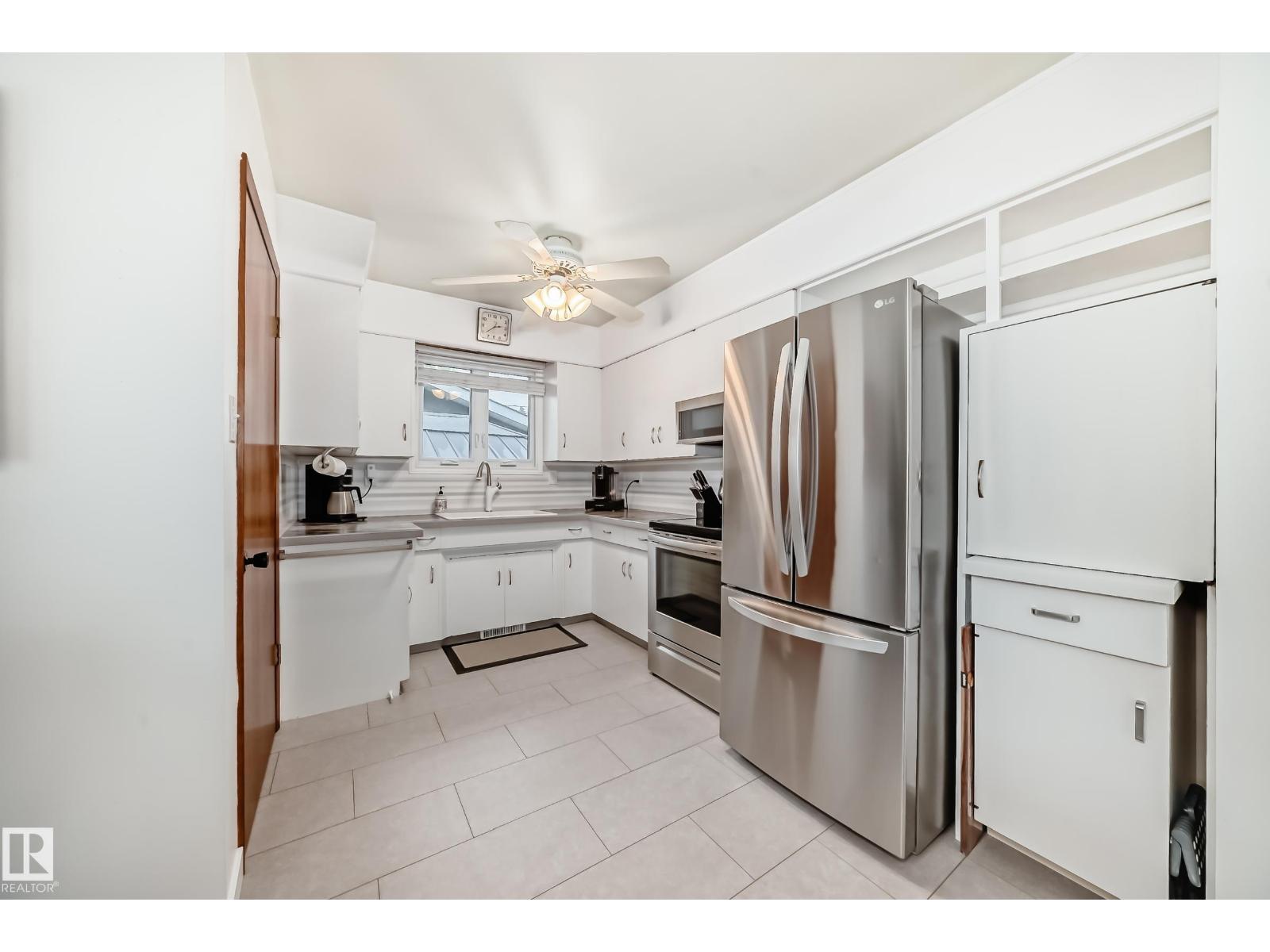 Photo 5 of 7012 132 Av Nw, Edmonton AB