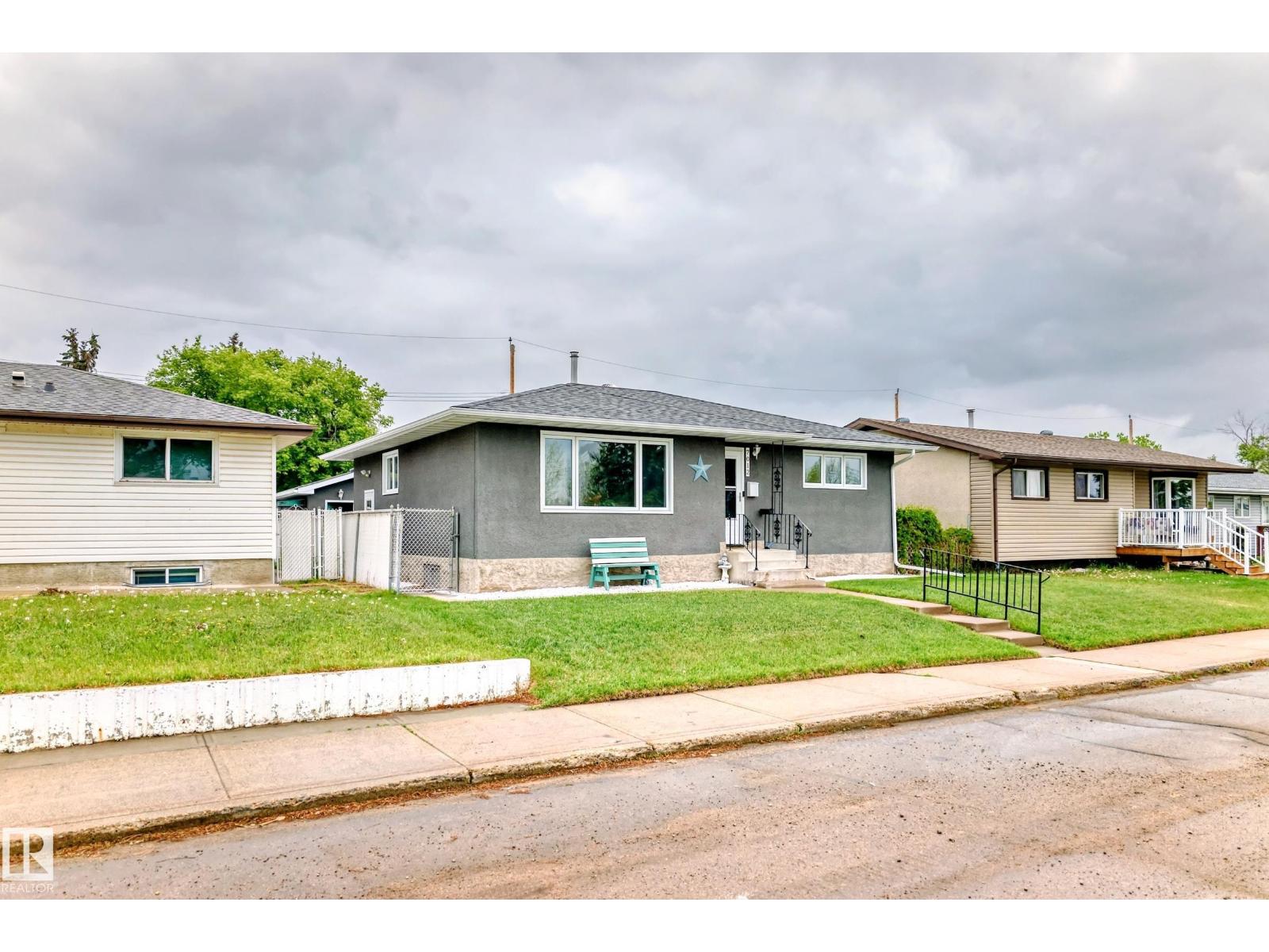 Photo 58 of 7012 132 Av Nw, Edmonton AB