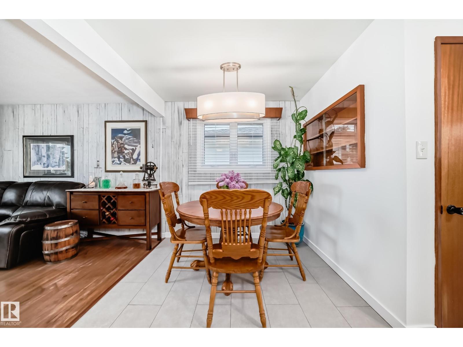 Photo 6 of 7012 132 Av Nw, Edmonton AB
