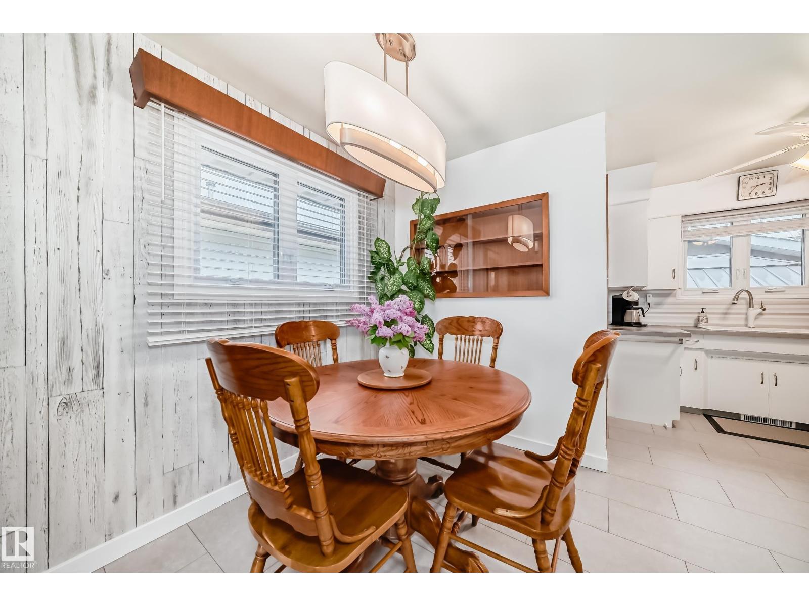 Photo 8 of 7012 132 Av Nw, Edmonton AB