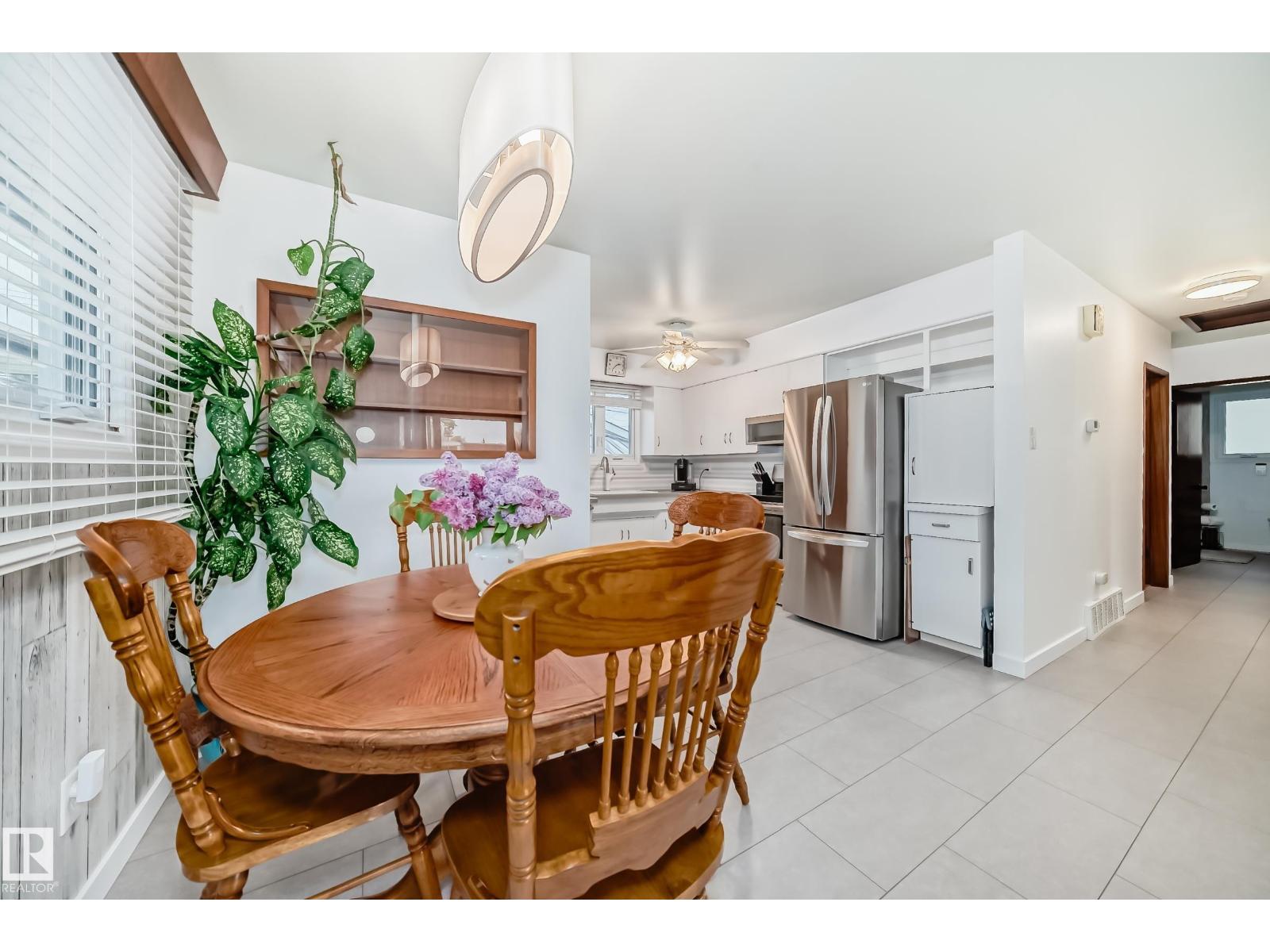 Photo 9 of 7012 132 Av Nw, Edmonton AB