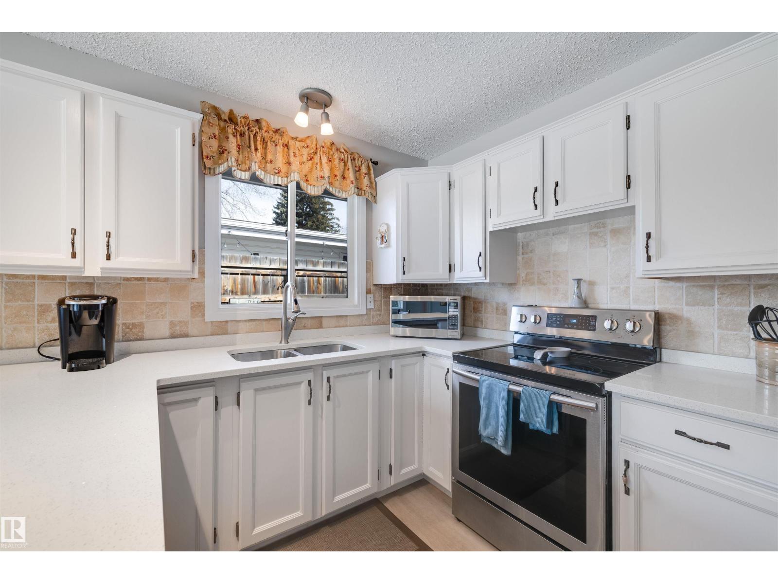 Photo 9 of 7614 149 St Nw, Edmonton AB