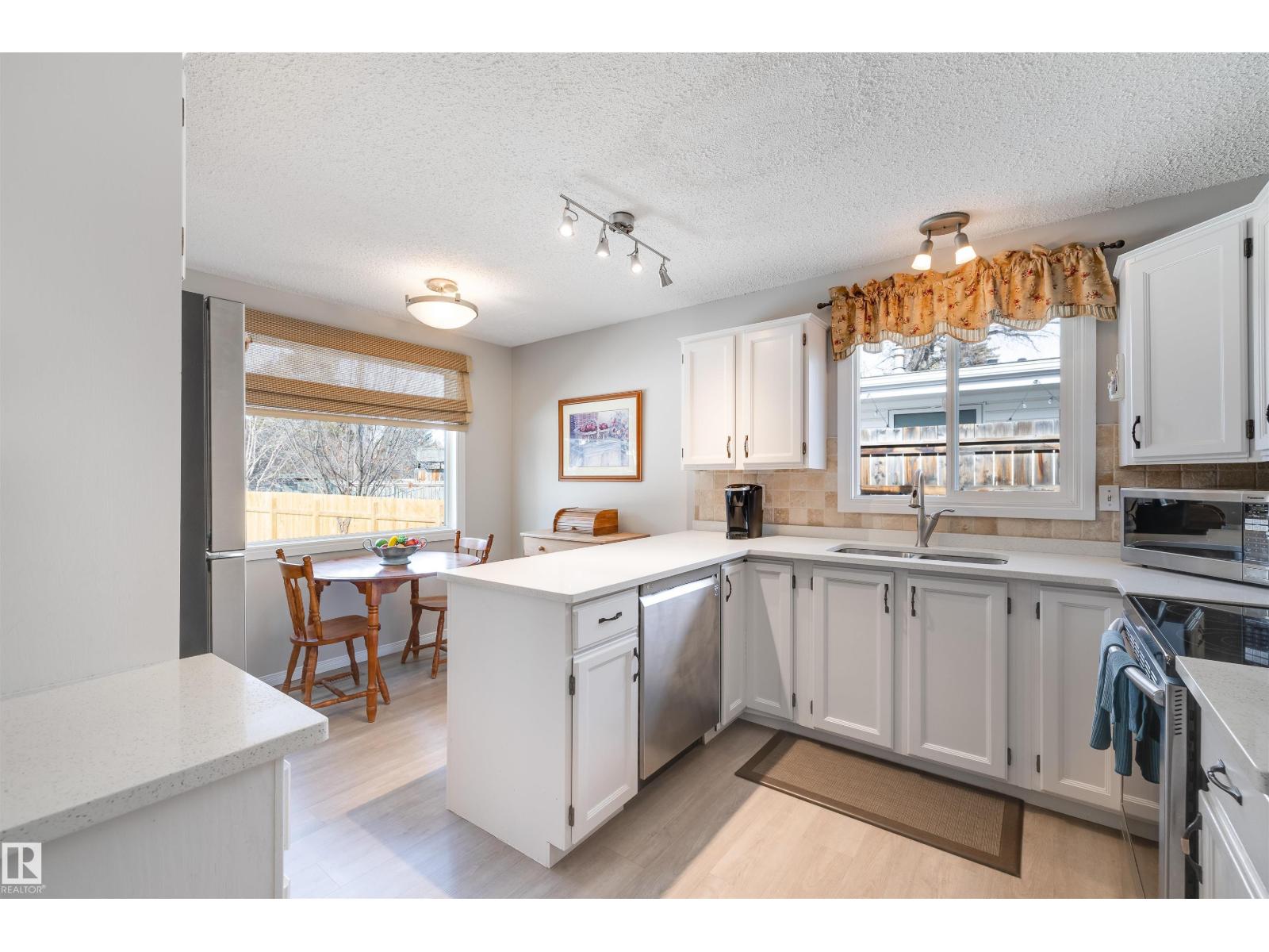 Photo 10 of 7614 149 St Nw, Edmonton AB