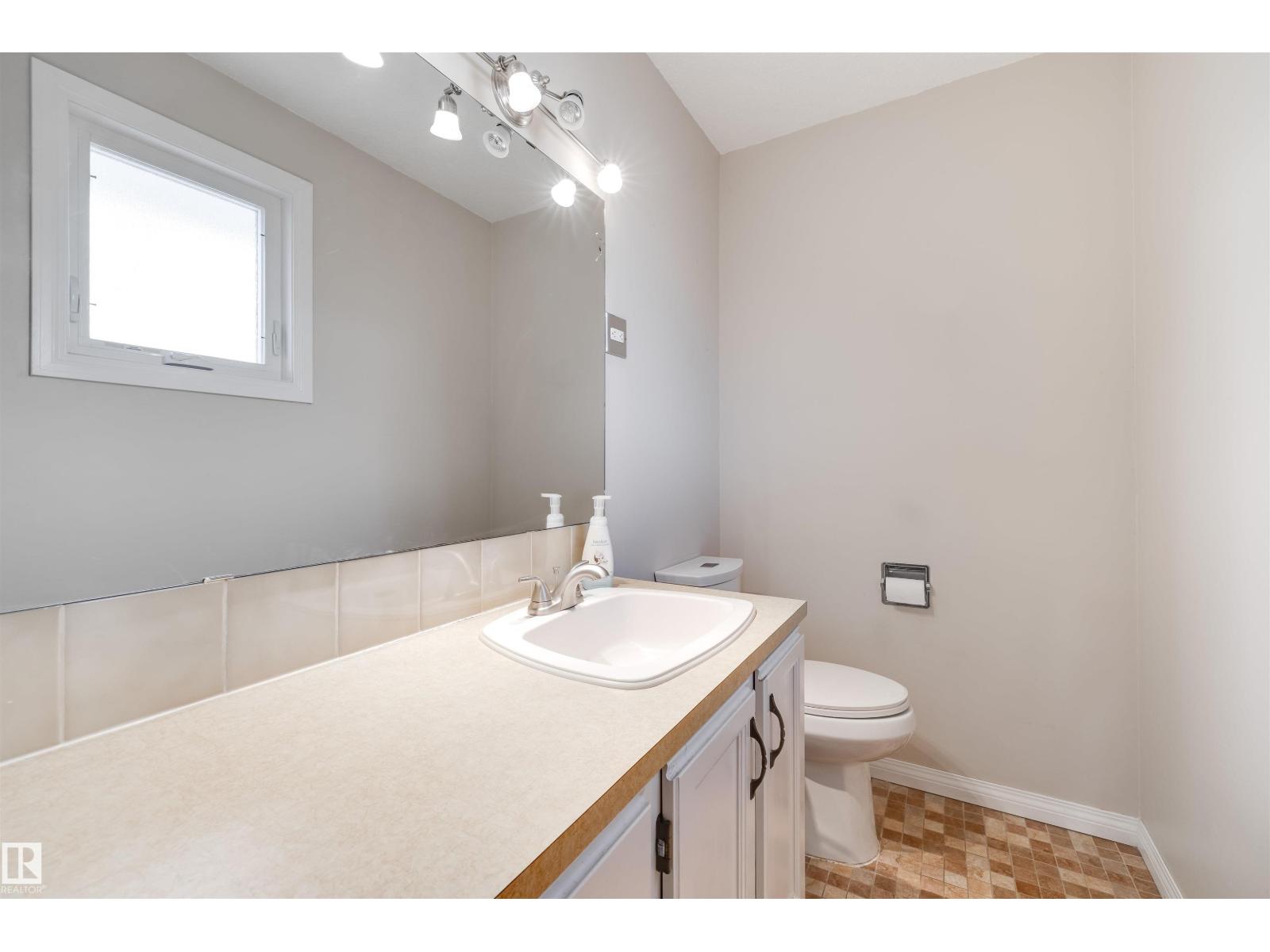 Photo 16 of 7614 149 St Nw, Edmonton AB
