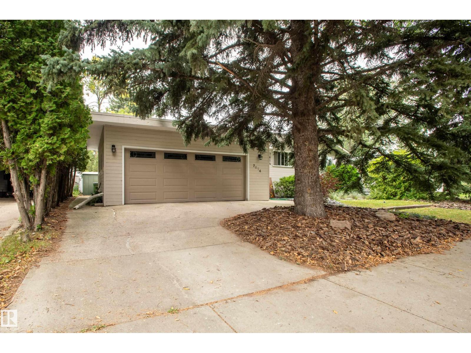 Photo 3 of 7614 149 St Nw, Edmonton AB