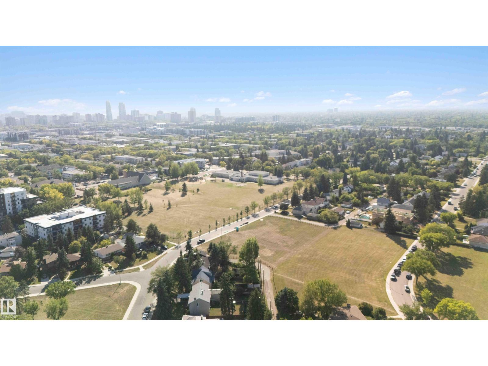 Photo 5 of 11022 110 Av Nw, Edmonton AB