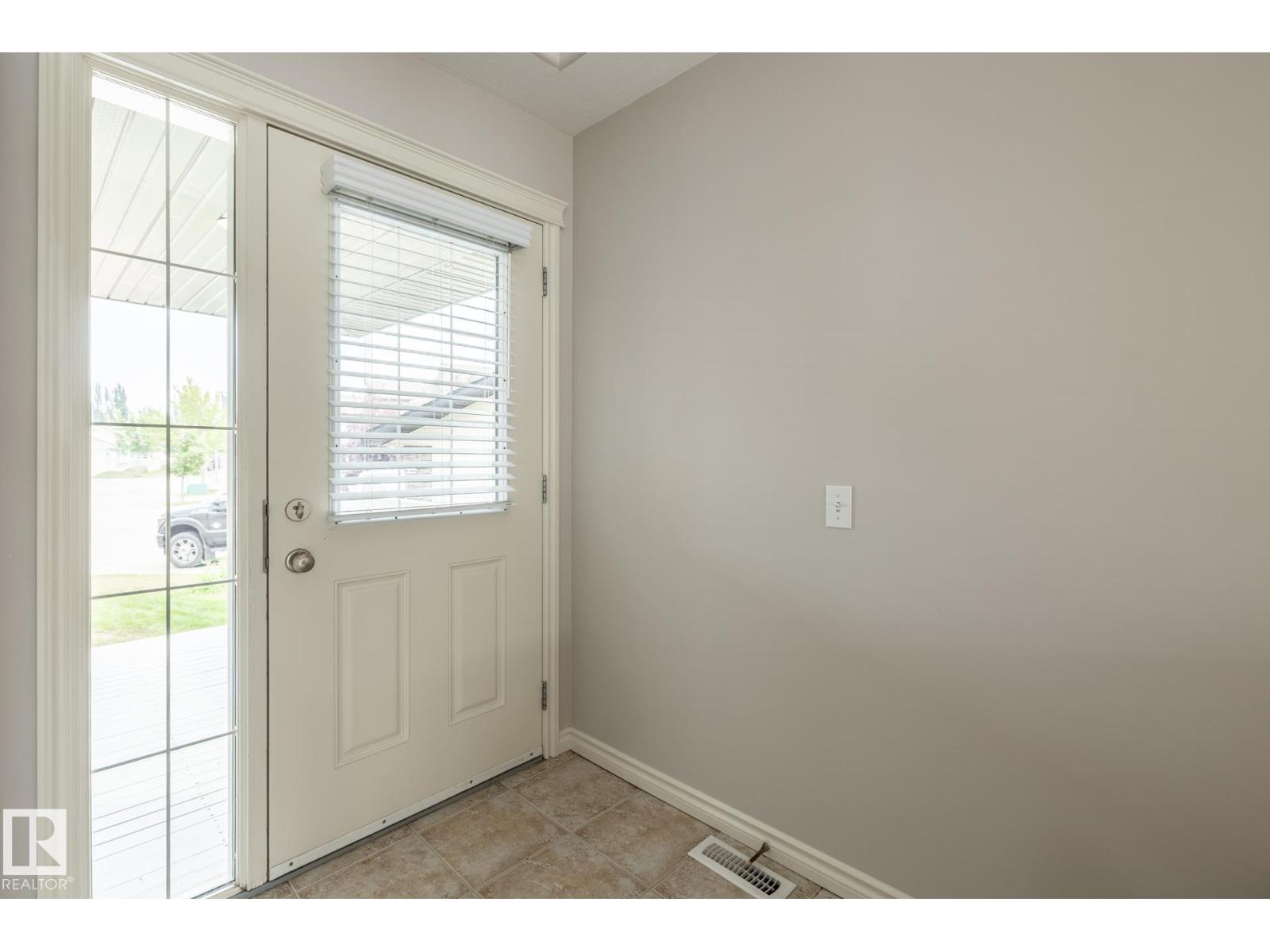 Photo 6 of 8 Erindale Cl, St Albert AB