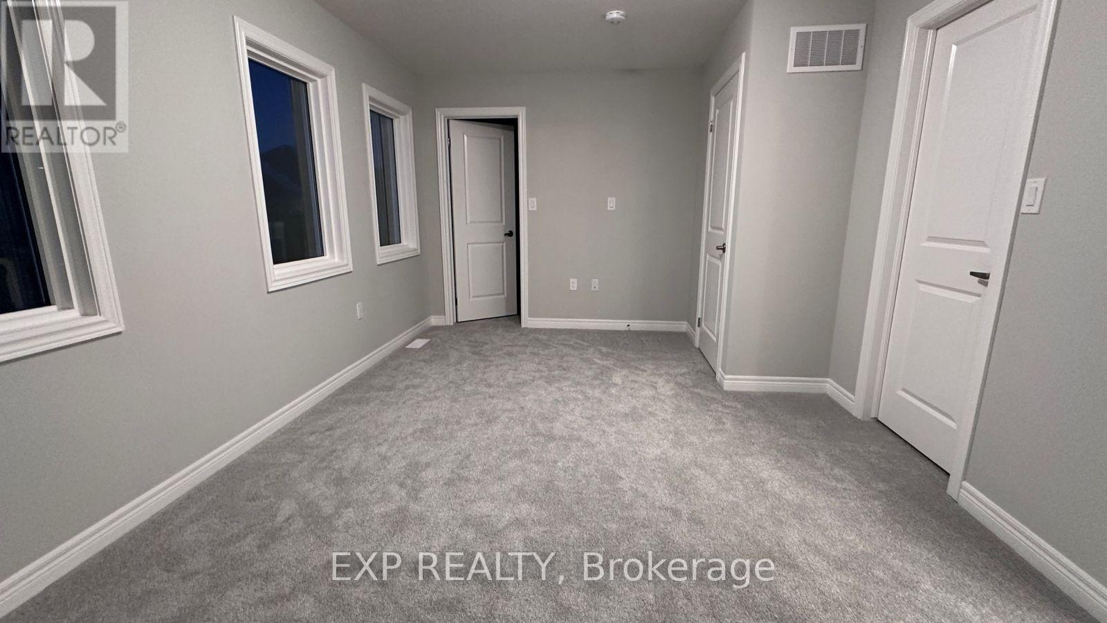 Photo 10 of 37 205 Thames Way, Hamilton ON