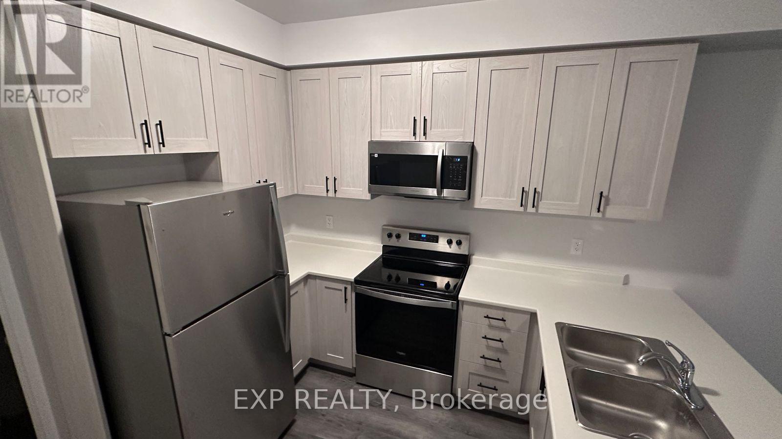 Photo 8 of 37 205 Thames Way, Hamilton ON