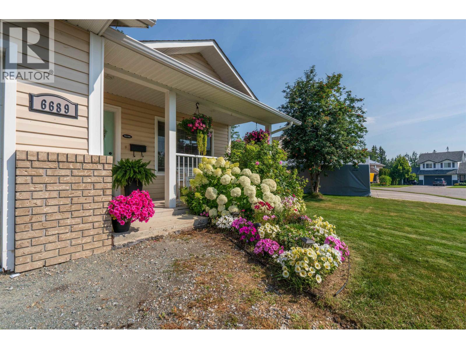 Photo 5 of 6689 Westmount Crescent, Prince George BC