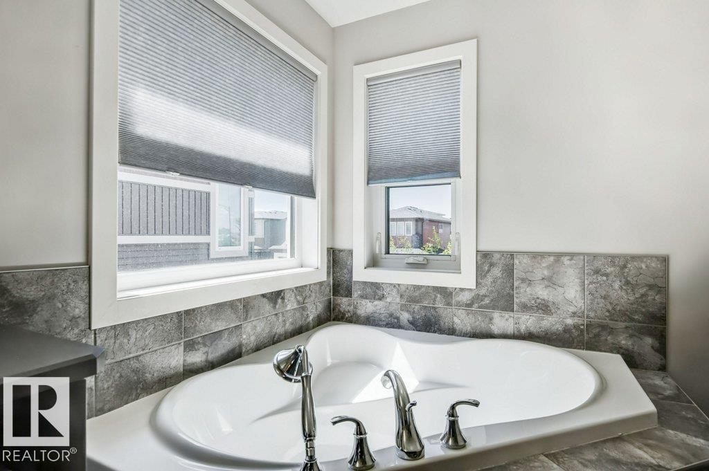 Photo 32 of 2469 Ware Cr Nw, Edmonton AB