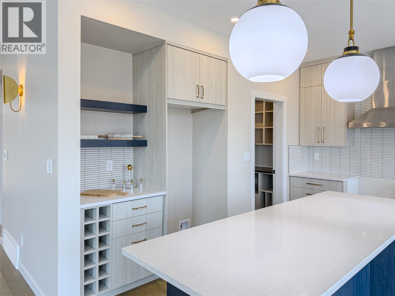 Photo 6 of 1571 Emerald Drive, Kamloops BC