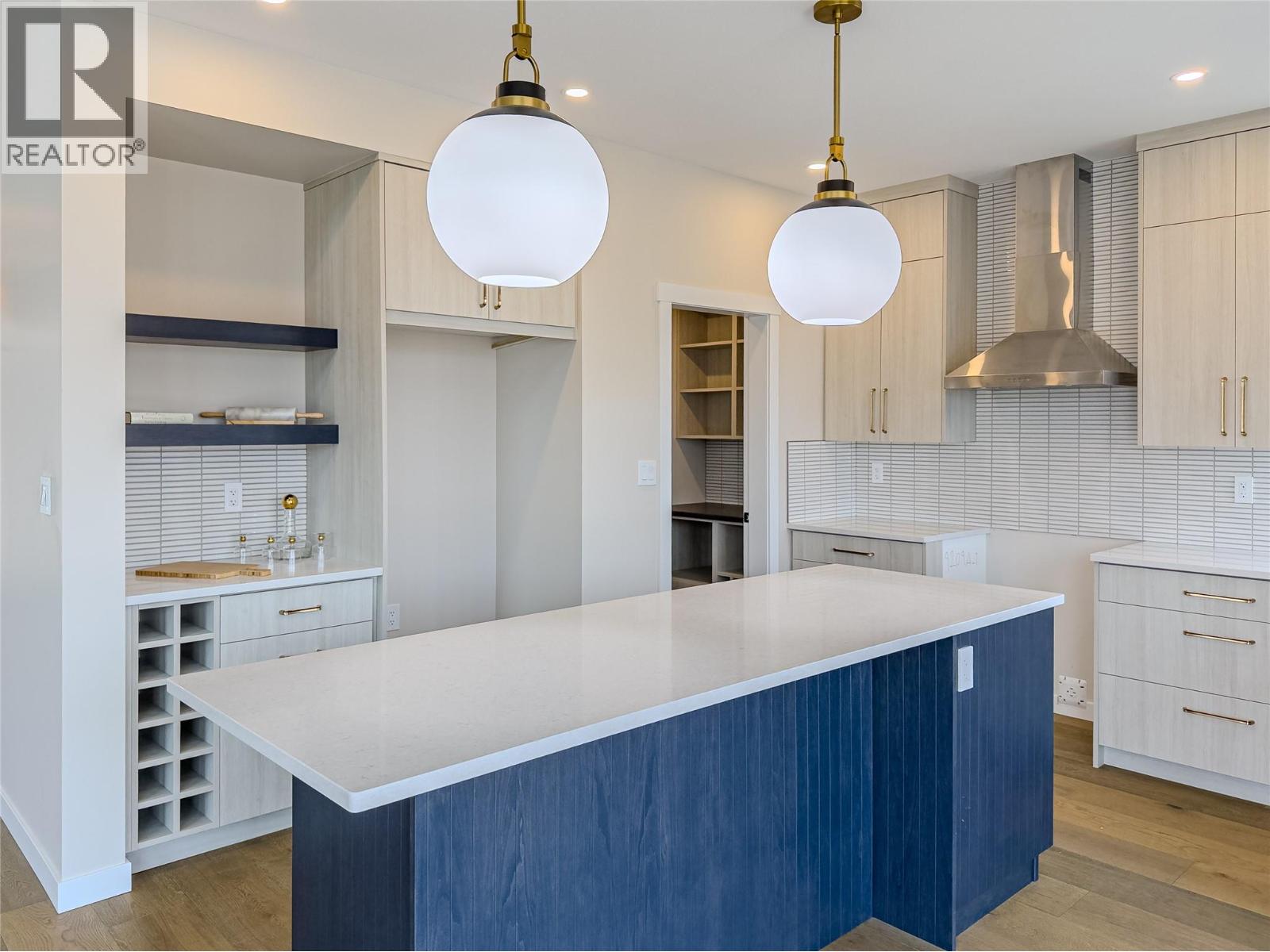 Photo 5 of 1571 Emerald Drive, Kamloops BC