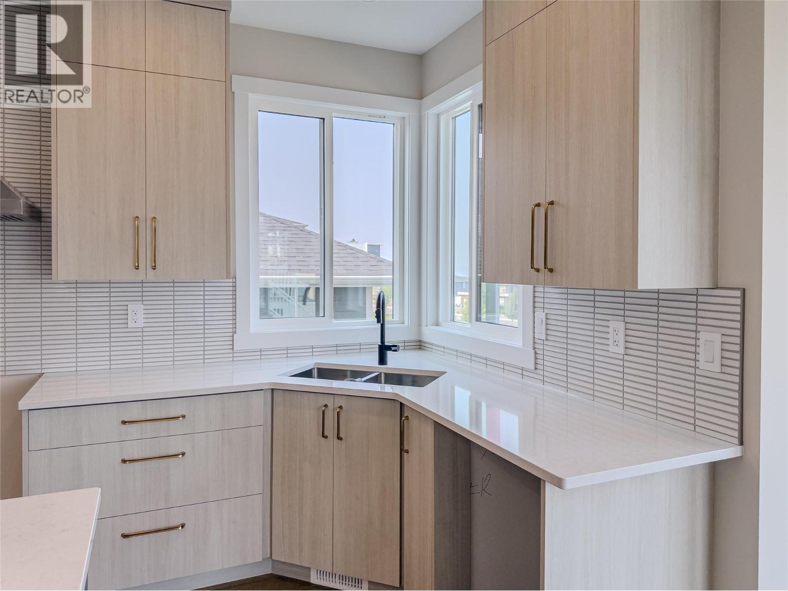 Photo 11 of 1571 Emerald Drive, Kamloops BC