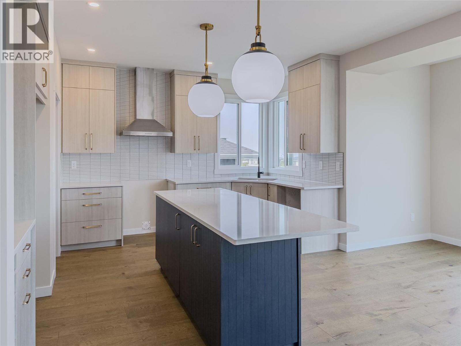 Photo 8 of 1571 Emerald Drive, Kamloops BC