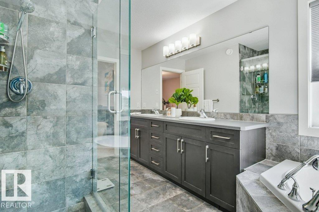 Photo 33 of 2469 Ware Cr Nw, Edmonton AB