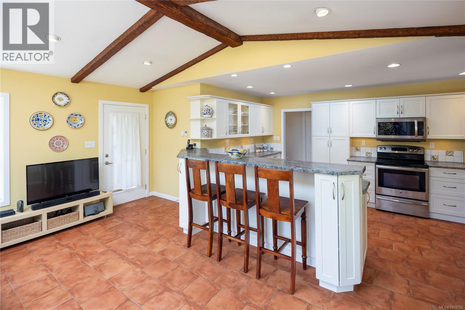 Photo 11 of 2070 Mcneill Ave, Oak Bay BC