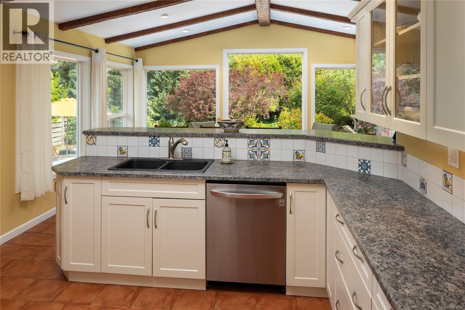 Photo 15 of 2070 Mcneill Ave, Oak Bay BC