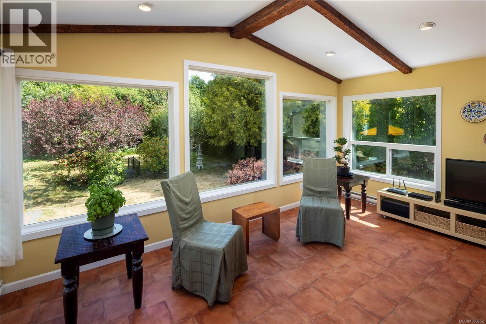 Photo 10 of 2070 Mcneill Ave, Oak Bay BC