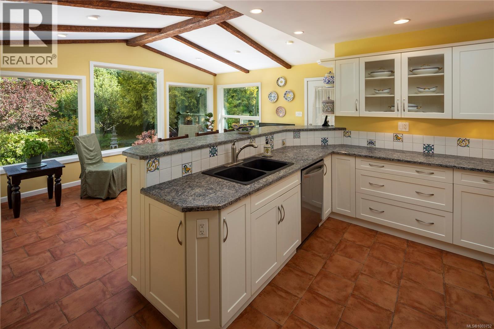 Photo 9 of 2070 Mcneill Ave, Oak Bay BC
