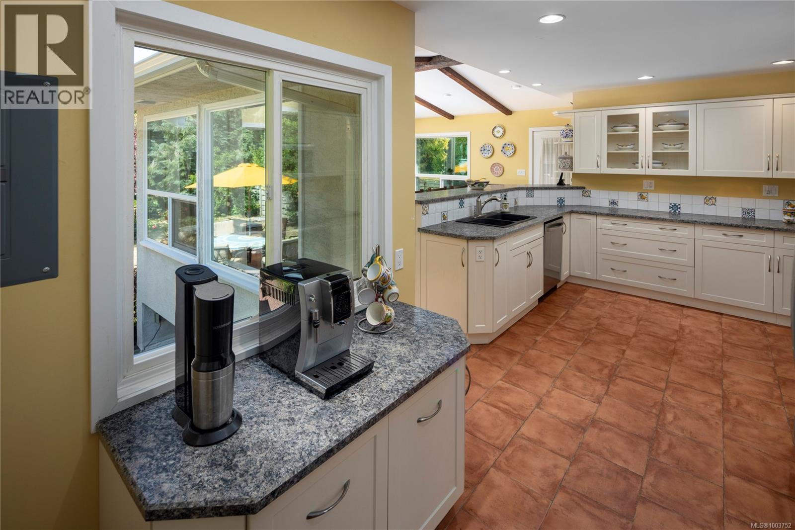 Photo 8 of 2070 Mcneill Ave, Oak Bay BC