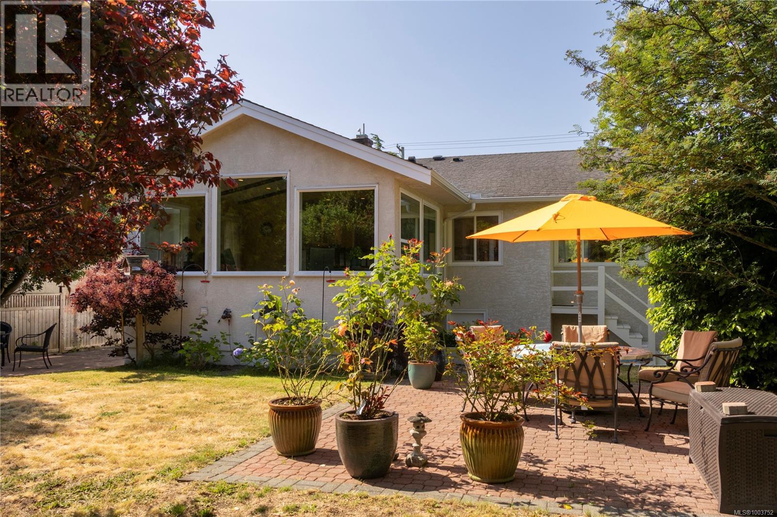 Photo 34 of 2070 Mcneill Ave, Oak Bay BC