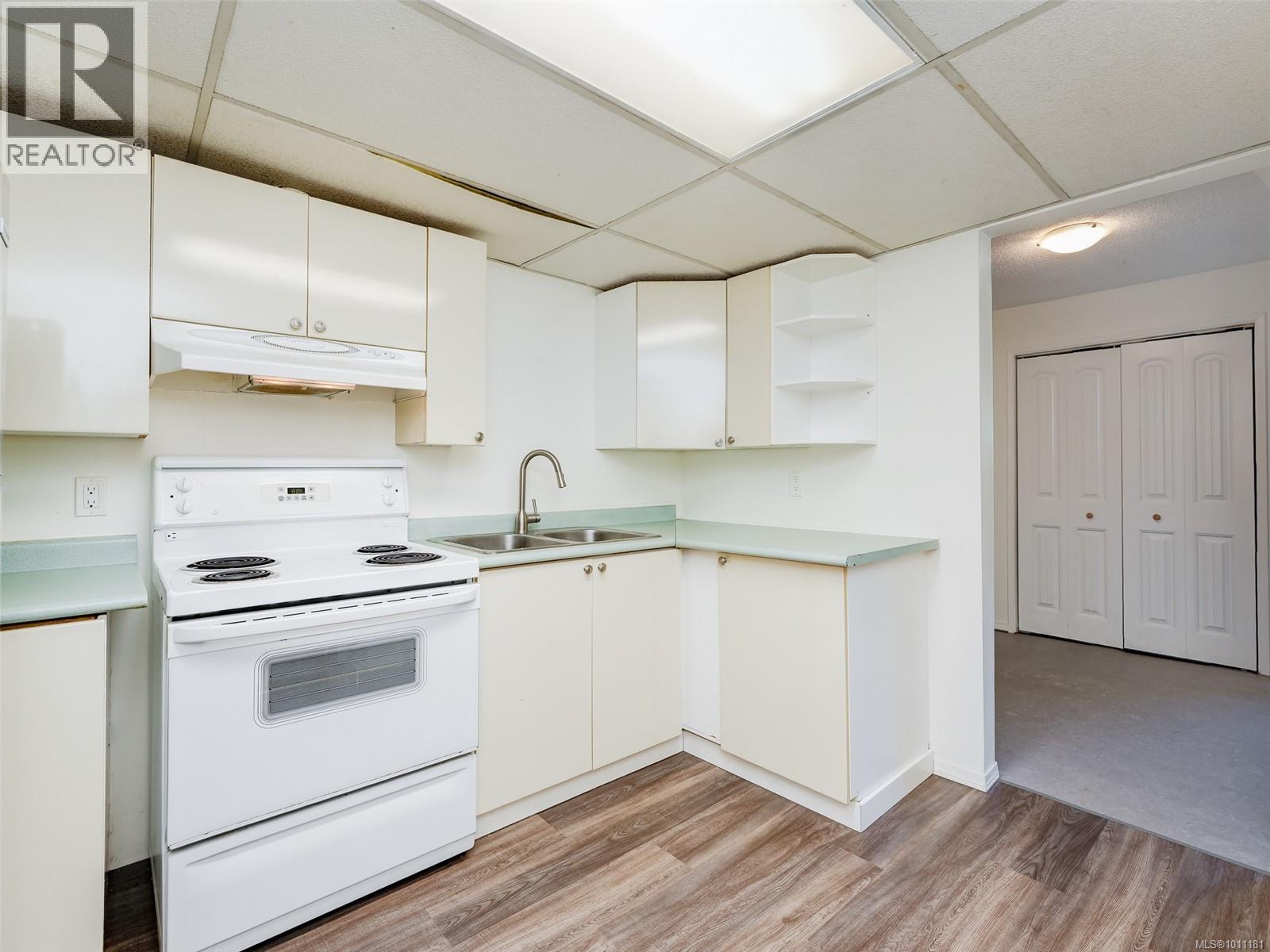 Photo 24 of 1844 Kings Rd, Saanich BC