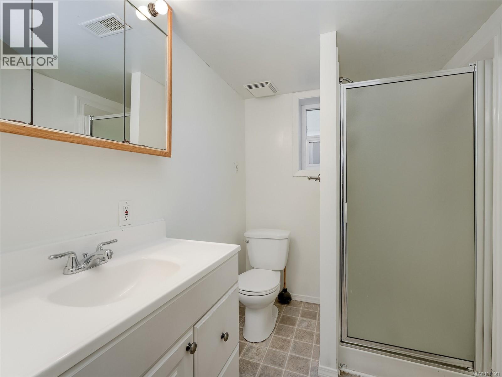 Photo 26 of 1844 Kings Rd, Saanich BC