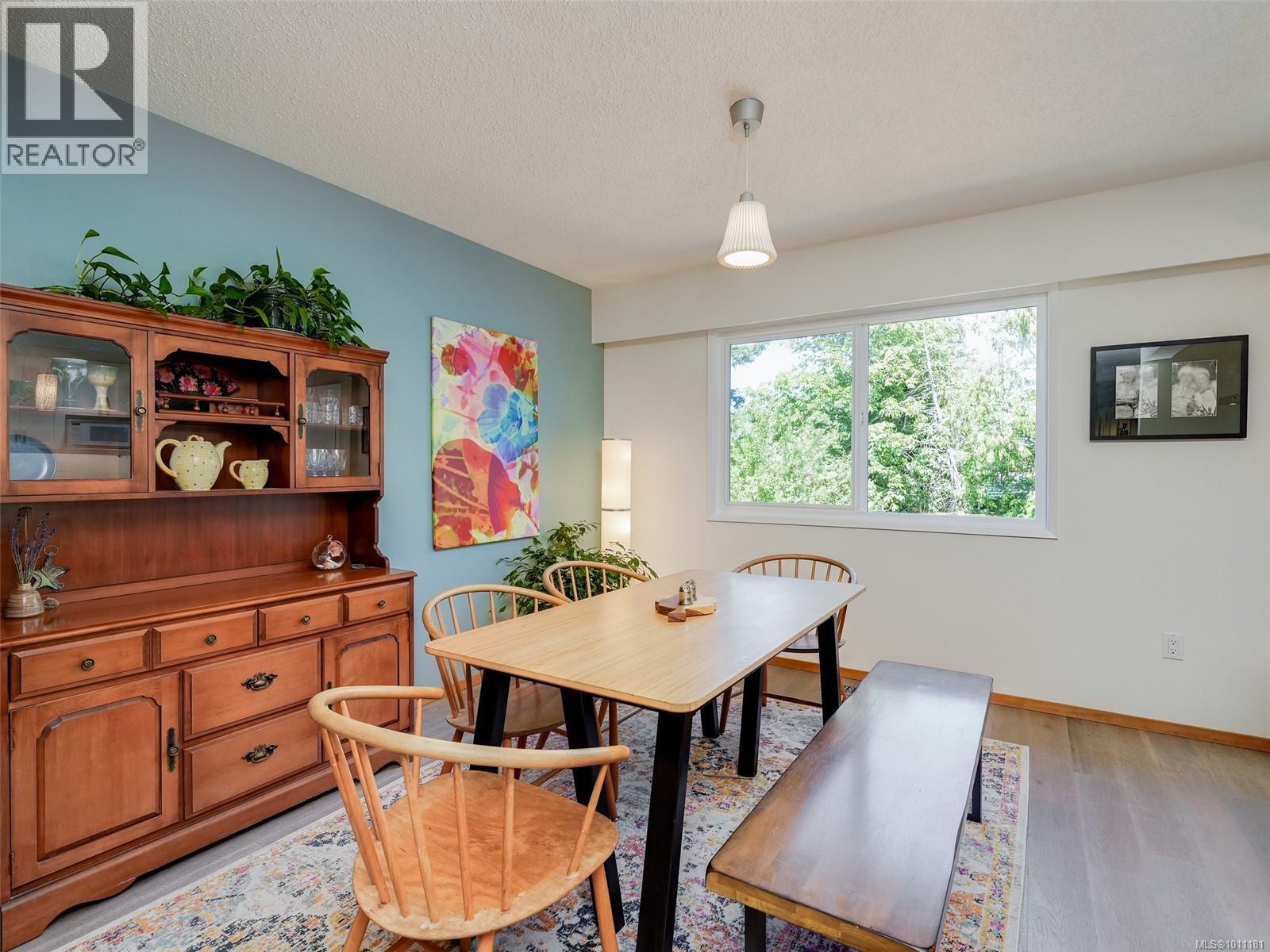 Photo 4 of 1844 Kings Rd, Saanich BC