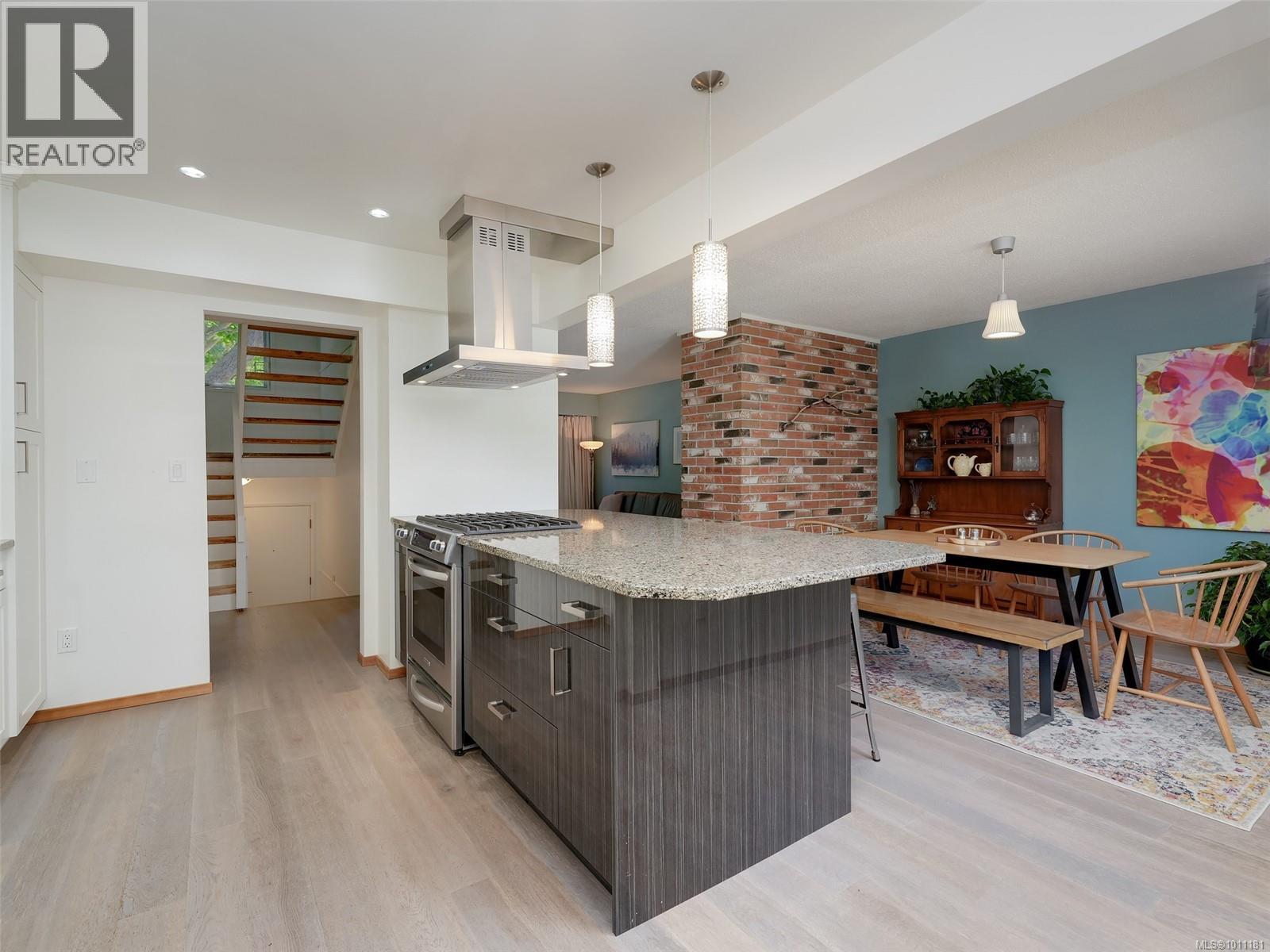 Photo 5 of 1844 Kings Rd, Saanich BC