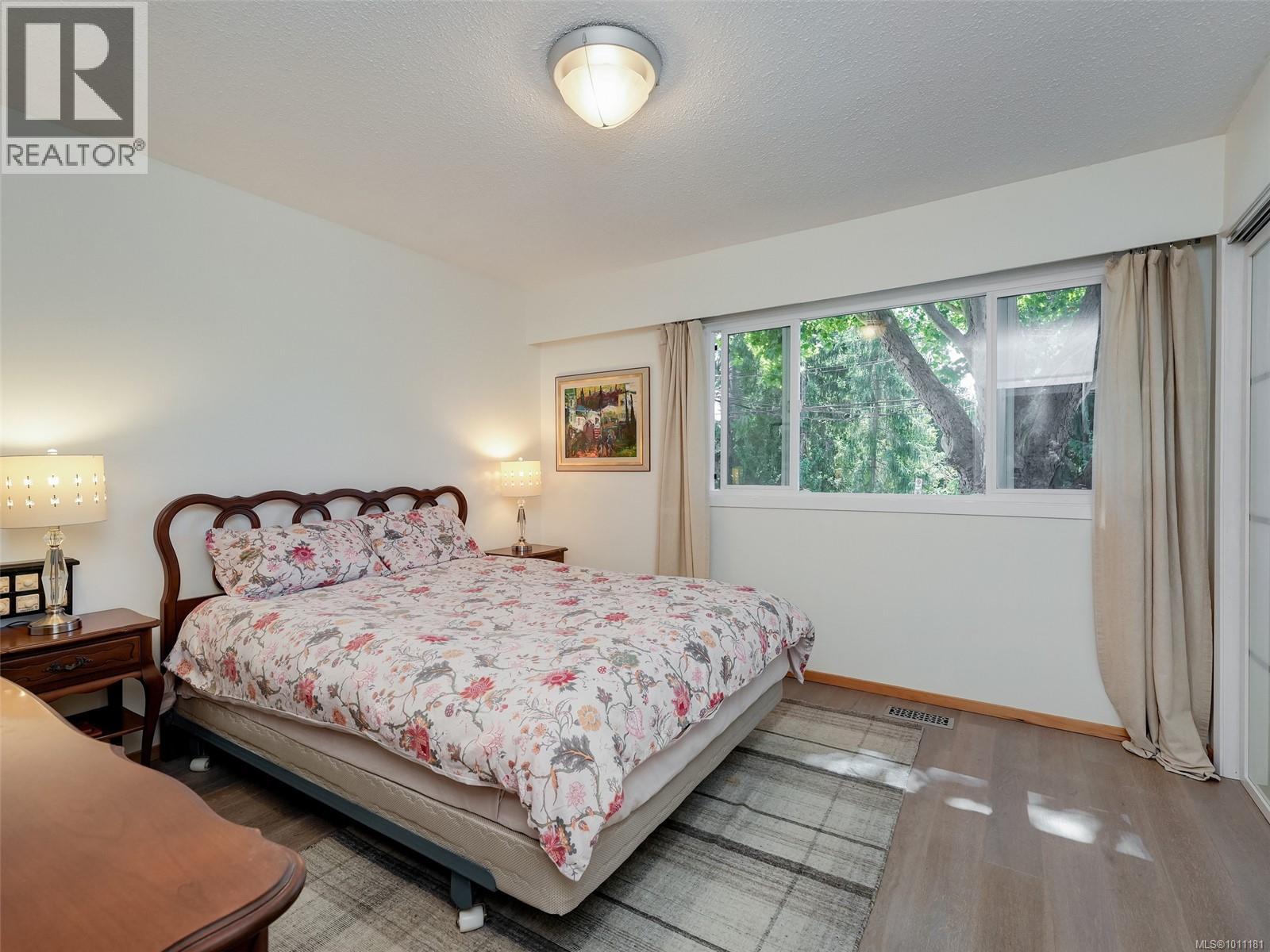 Photo 7 of 1844 Kings Rd, Saanich BC