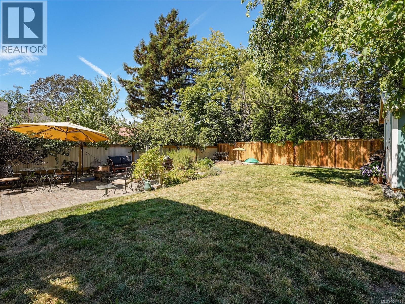 Photo 18 of 1844 Kings Rd, Saanich BC