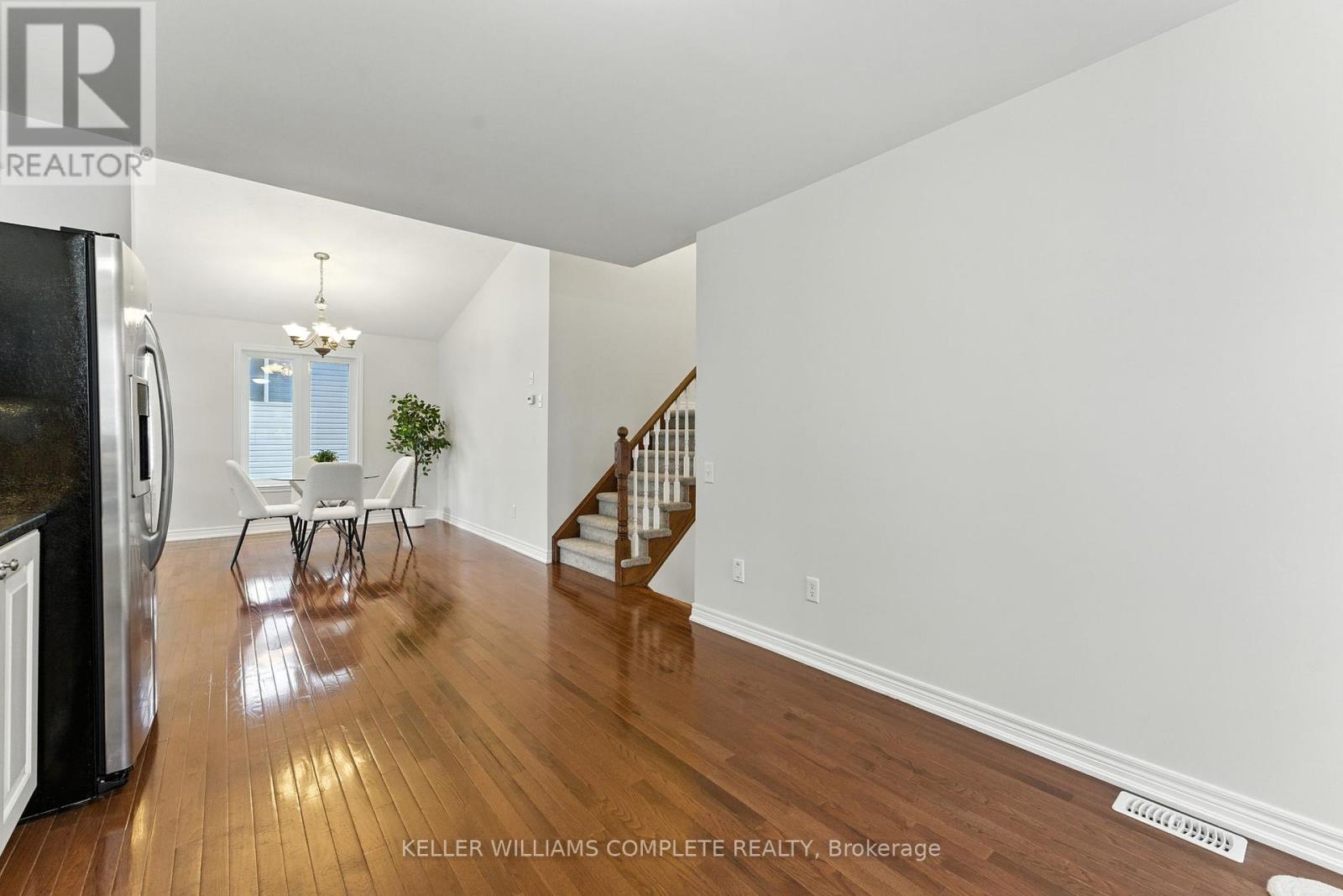 Photo 15 of 25 Mapleview Drive, Haldimand ON