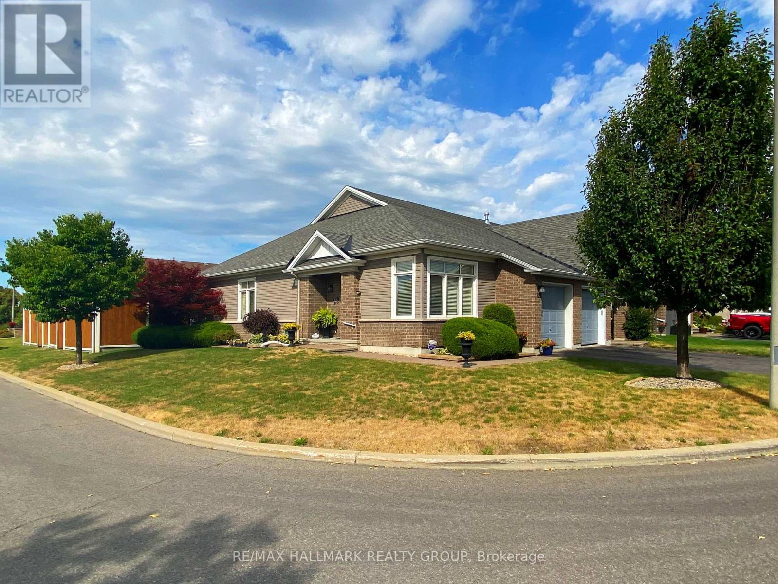 Welcome to 325 Farincourt Crescent