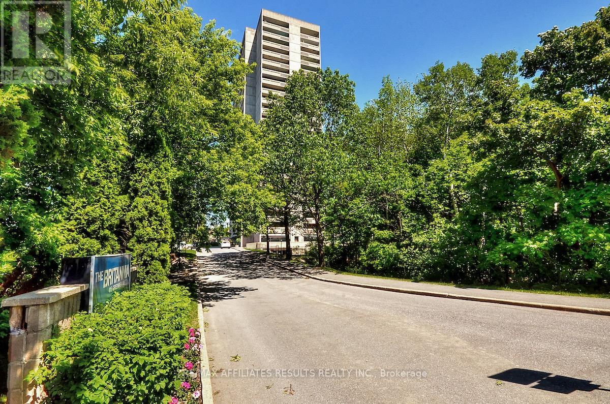 Photo 2 of 304 415 Greenview Avenue, Ottawa ON