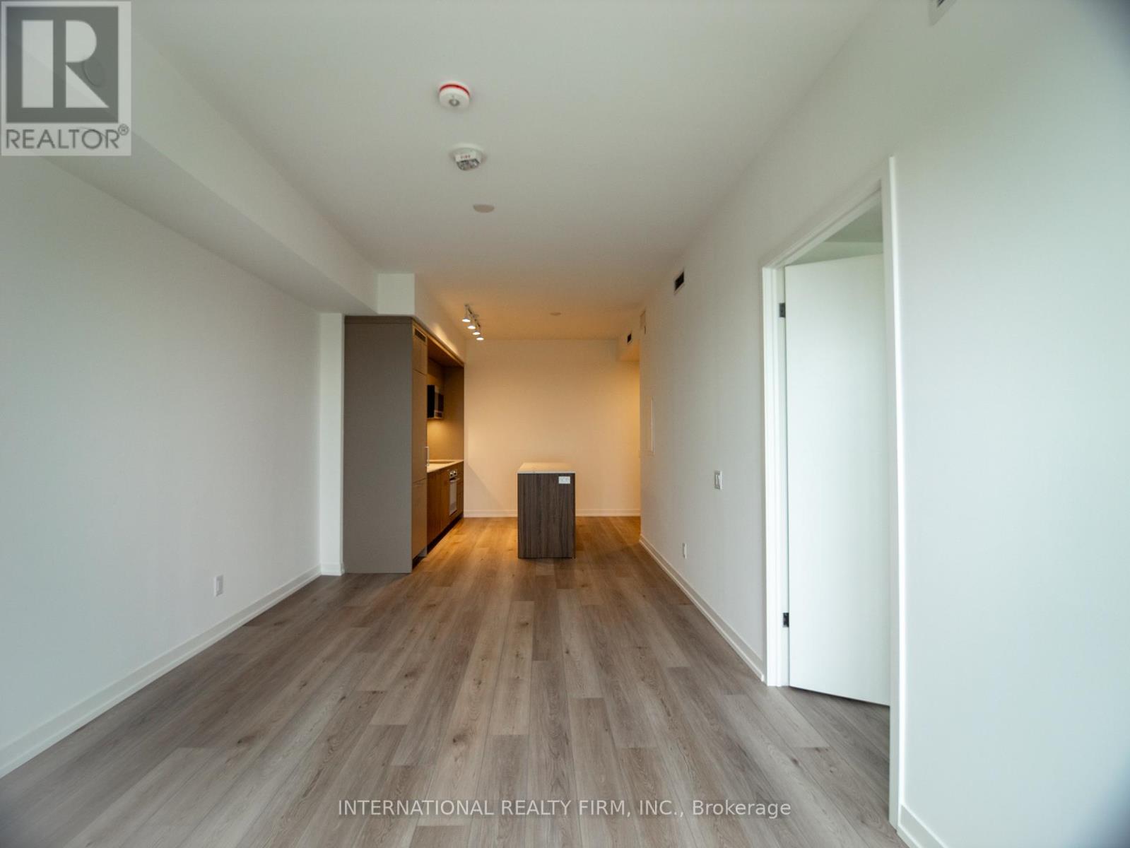 Photo 3 of 607 863 St Clair Avenue W, Toronto ON