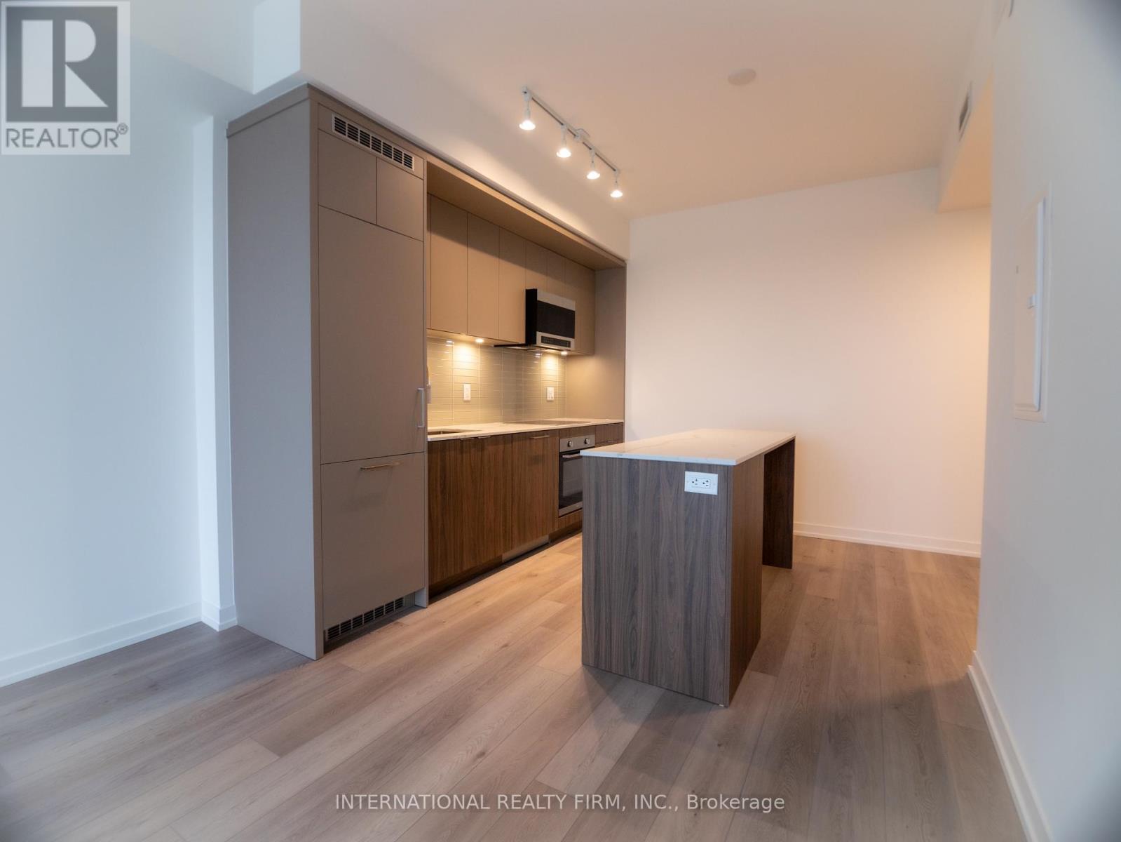 Photo 5 of 607 863 St Clair Avenue W, Toronto ON