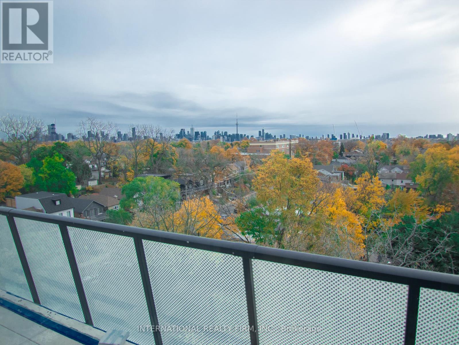 Photo 6 of 607 863 St Clair Avenue W, Toronto ON