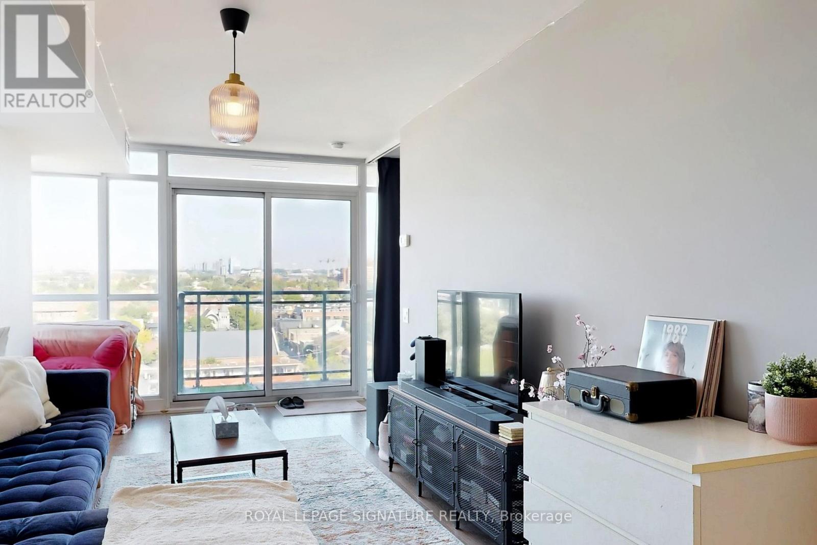 Photo 3 of 1202 78 Tecumseth Street, Toronto ON