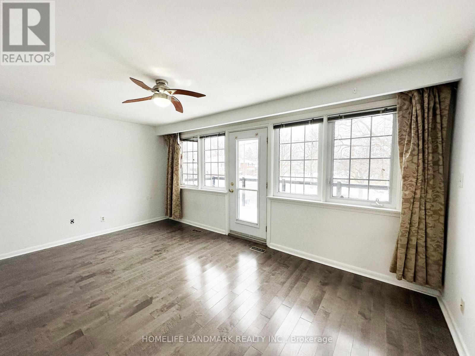 Photo 13 of 28 Monarchwood Crescent, Toronto ON