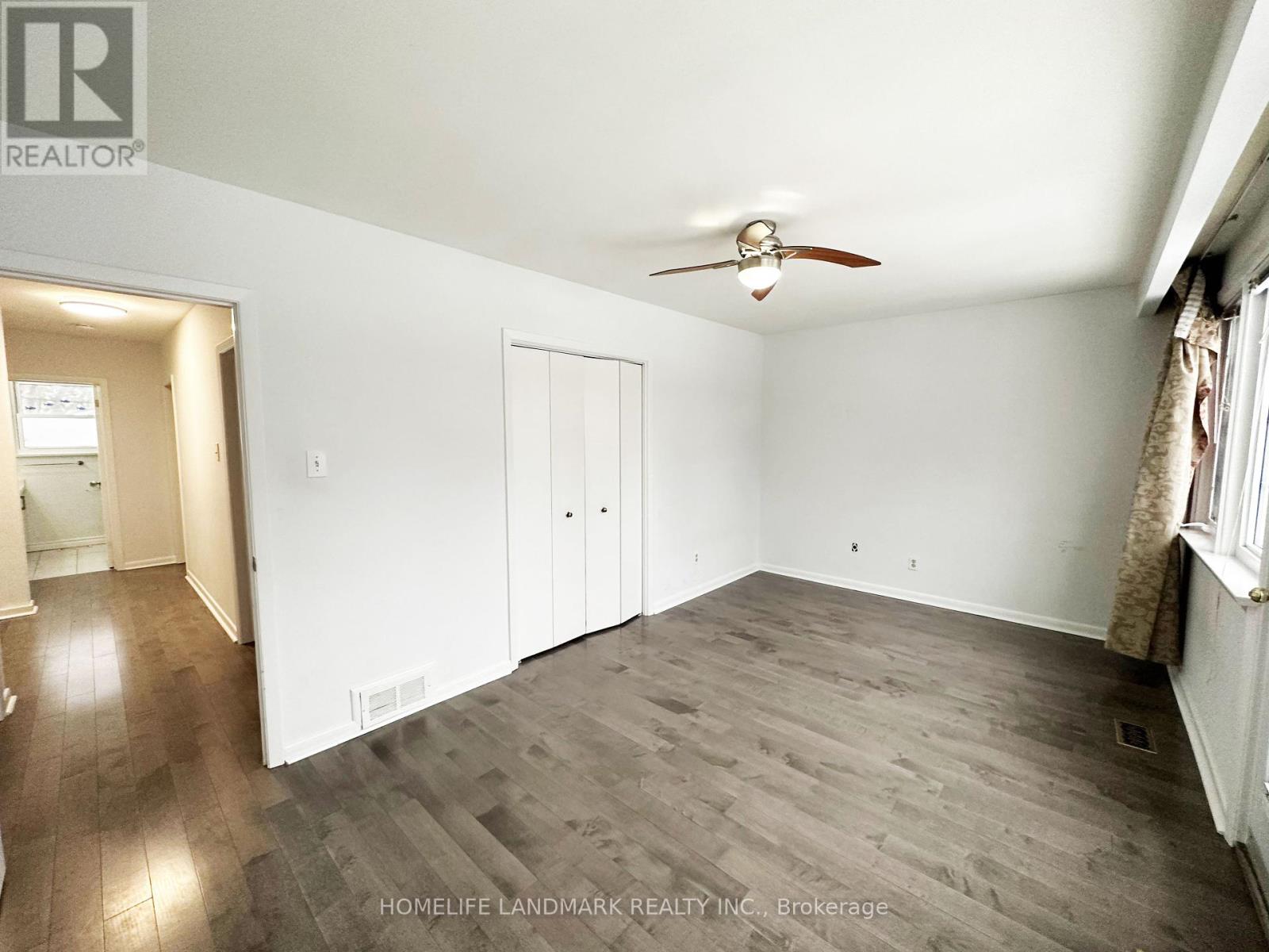 Photo 14 of 28 Monarchwood Crescent, Toronto ON